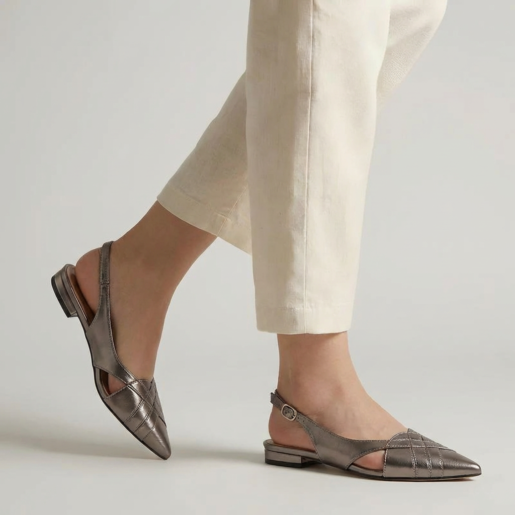 Sandálias de Pele com Bico Fino e Salto Médio