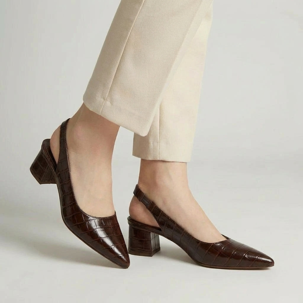 Sandálias Retrô de Salto Médio e Bico Pontiagudo